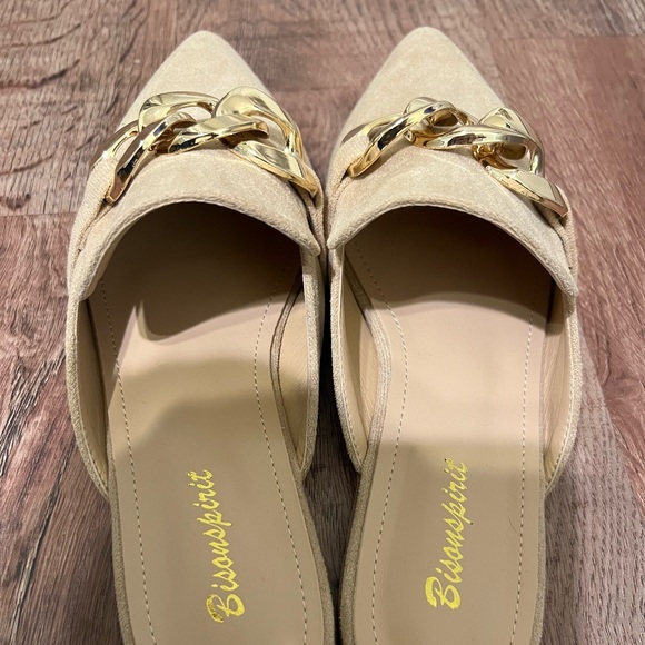 Women’s Beige Mules NWOT - Picture 4 of 4